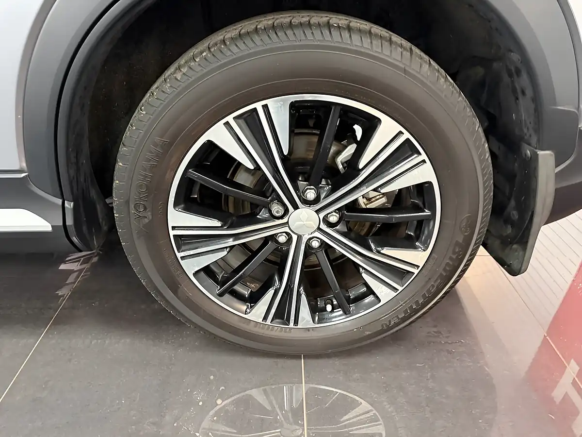 Used 2018 Mitsubishi Eclipse Cross T 4 Atlantic Grey - Interior and Exterior details 16