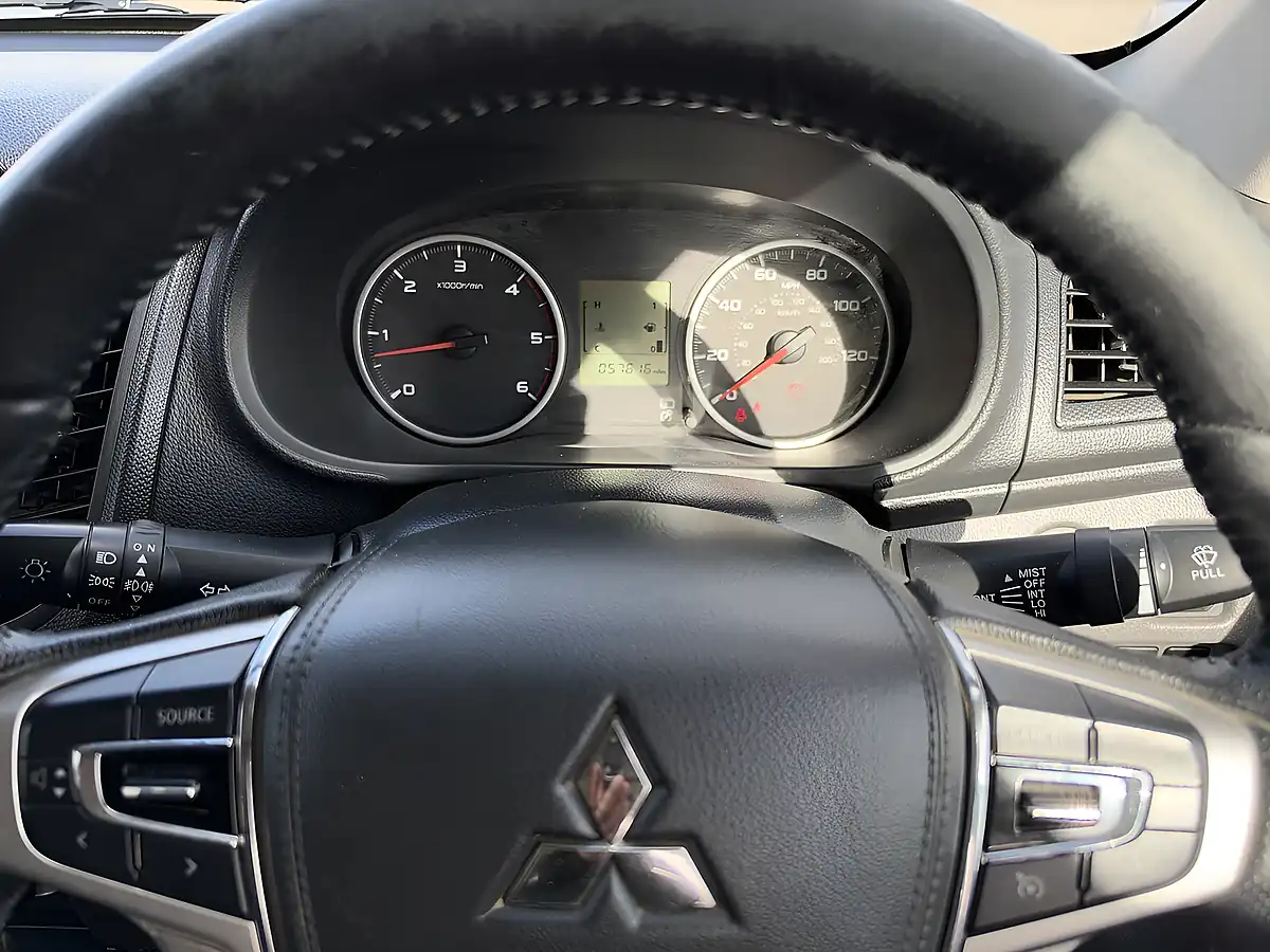 Used 2018 Mitsubishi L200 4Life White - Interior and Exterior details 11
