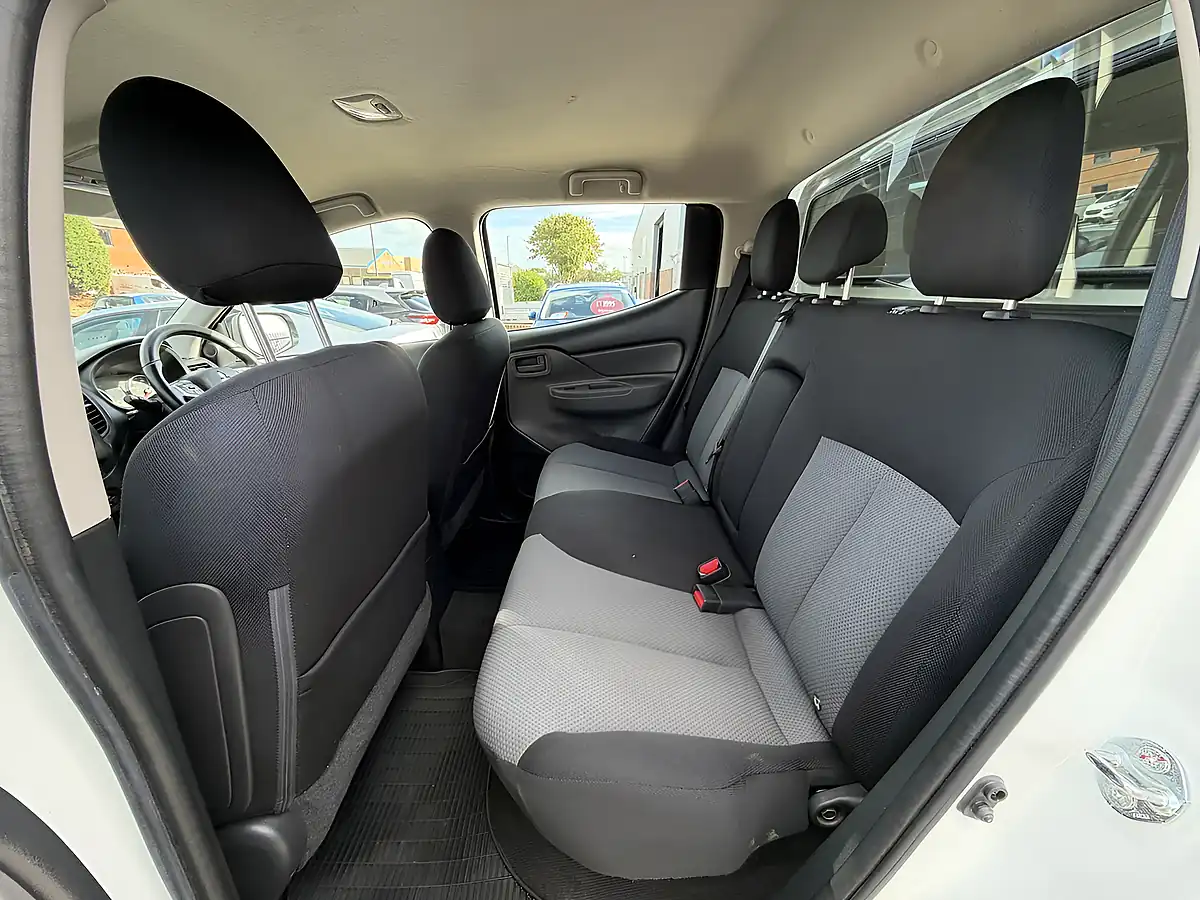 Used 2018 Mitsubishi L200 4Life White - Interior and Exterior details 13