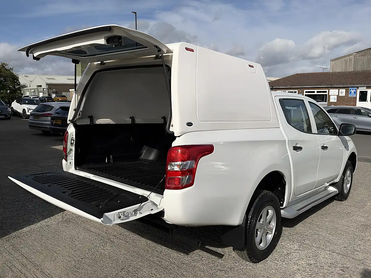 Used 2018 Mitsubishi L200 4Life White - Interior and Exterior details 16
