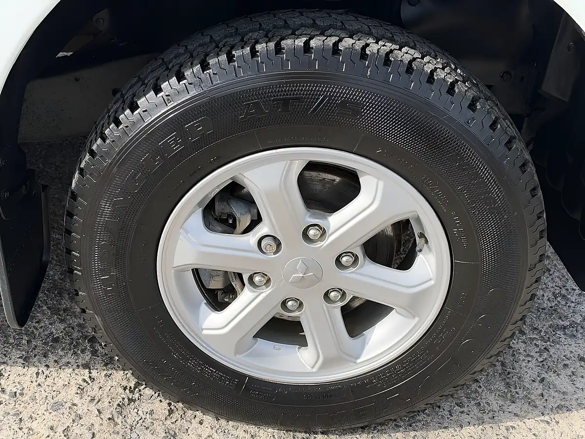 Used 2018 Mitsubishi L200 4Life White - Interior and Exterior details 18