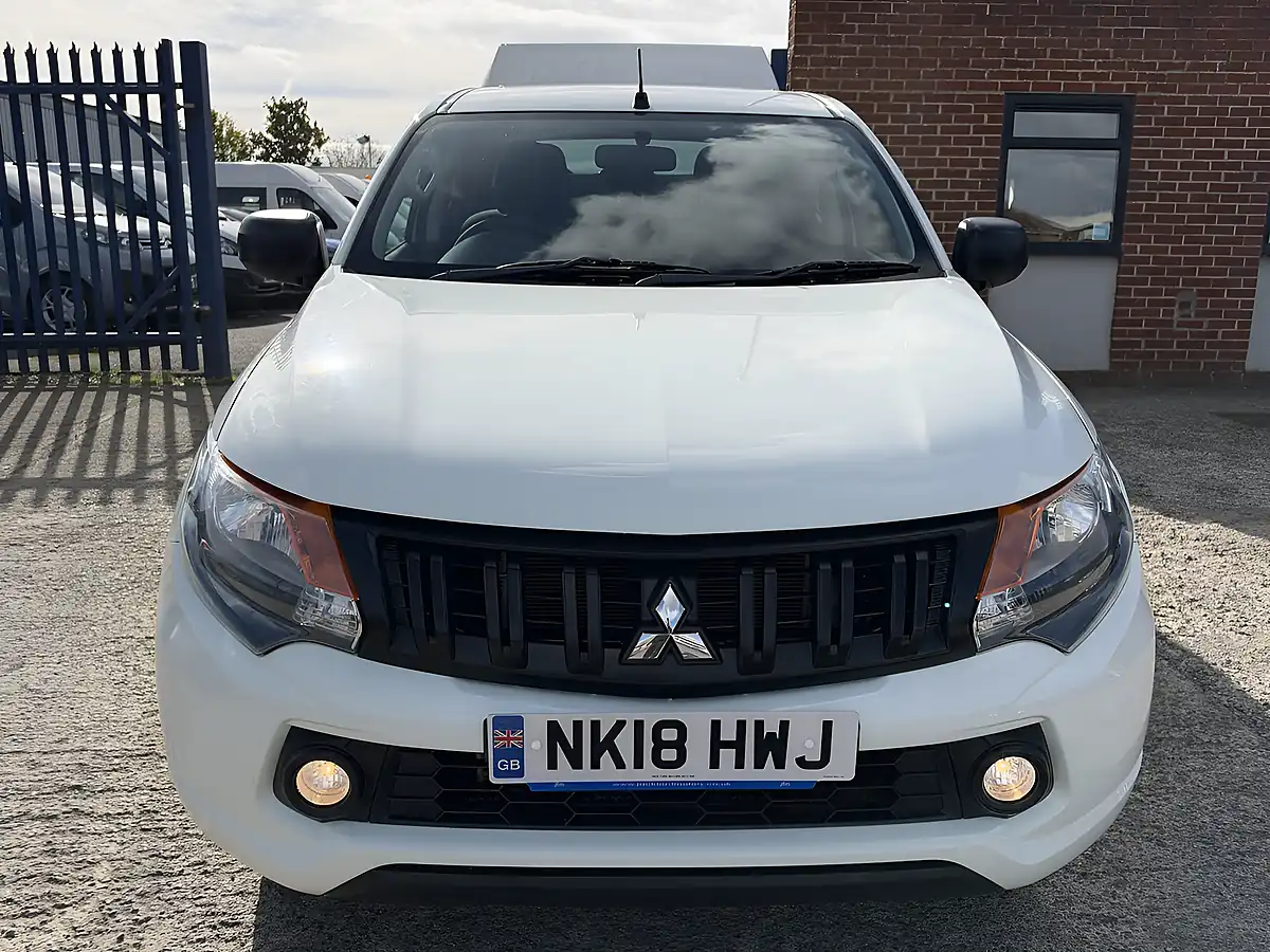 Used 2018 Mitsubishi L200 4Life White - Interior and Exterior details 19
