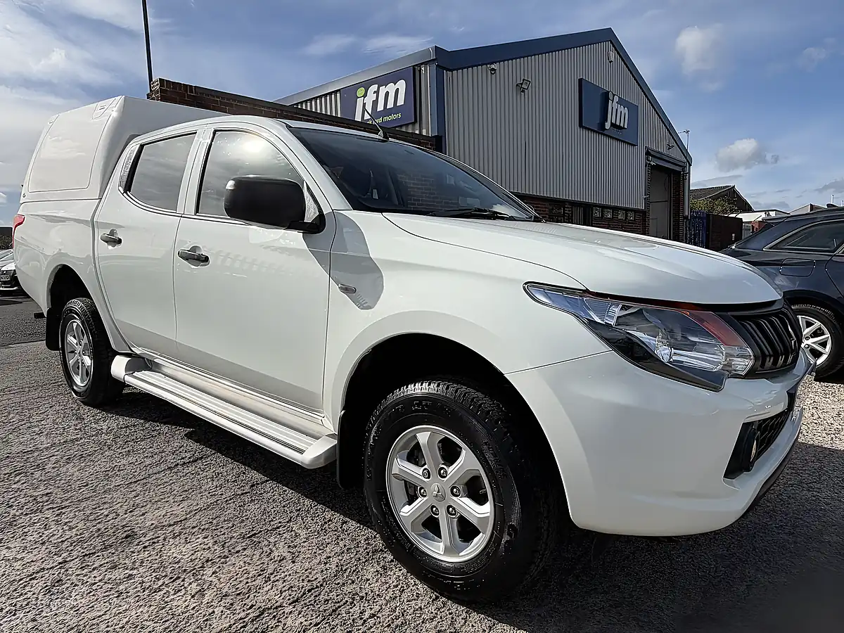 Used 2018 Mitsubishi L200 4Life White - Interior and Exterior details 20