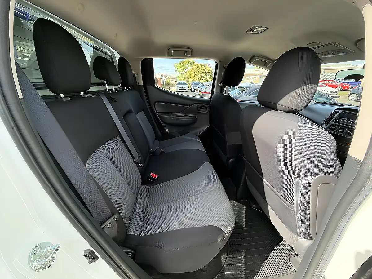 Used 2018 Mitsubishi L200 4Life White - Interior and Exterior details 4