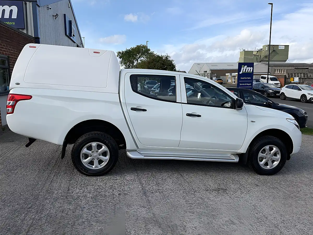 Used 2018 Mitsubishi L200 4Life White - Interior and Exterior details 5