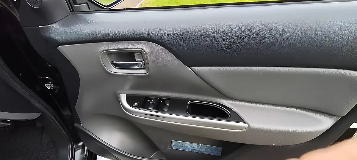 Used 2018 Mitsubishi L200 Barbarian Black - Interior and Exterior details 10