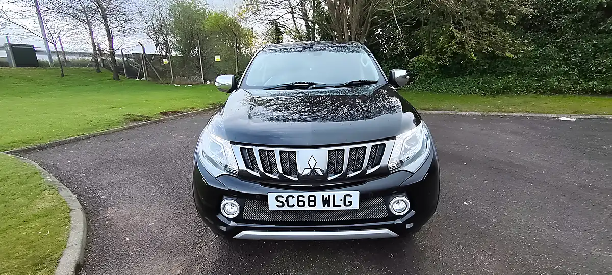 Used 2018 Mitsubishi L200 Barbarian Black - Interior and Exterior details 8
