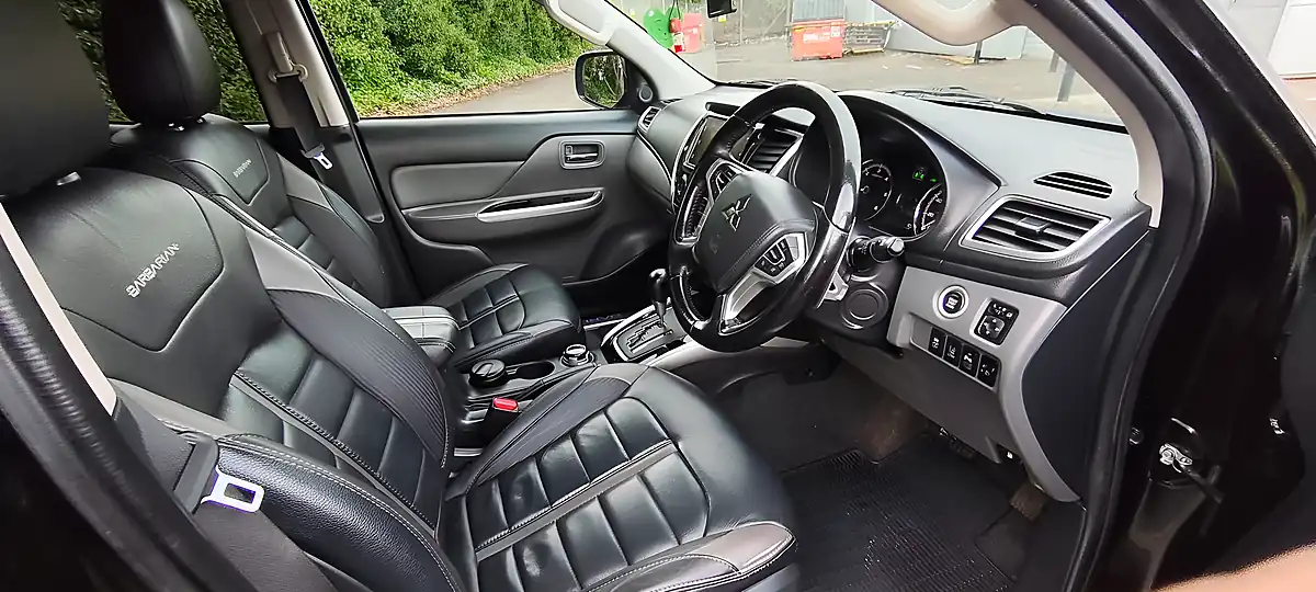Used 2018 Mitsubishi L200 Barbarian Black - Interior and Exterior details 9