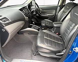 Used 2018 Mitsubishi L200 Barbarian Blue - Interior and Exterior details 10
