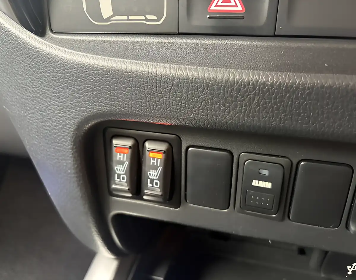 Used 2018 Mitsubishi L200 Barbarian Blue - Interior and Exterior details 15
