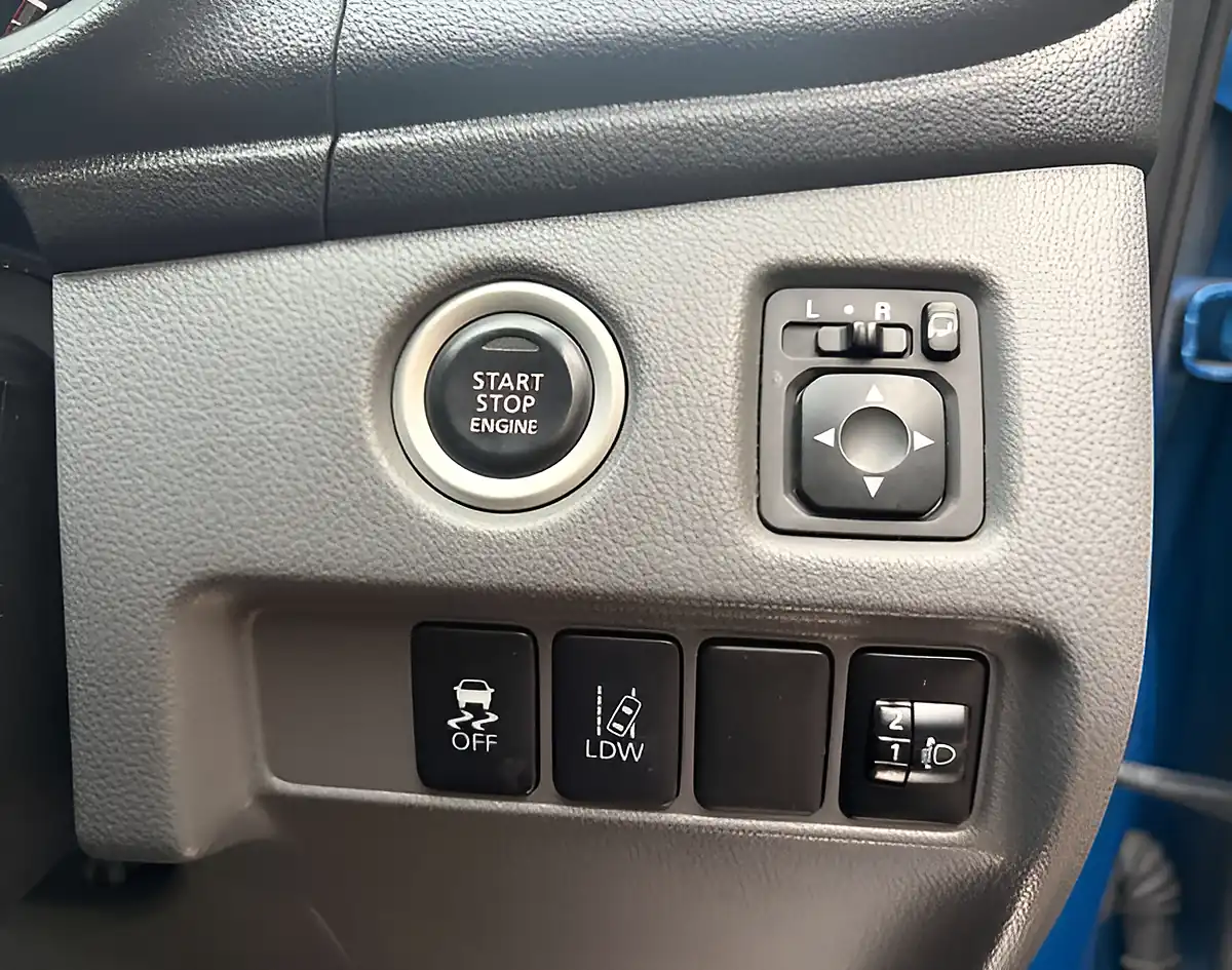 Used 2018 Mitsubishi L200 Barbarian Blue - Interior and Exterior details 17
