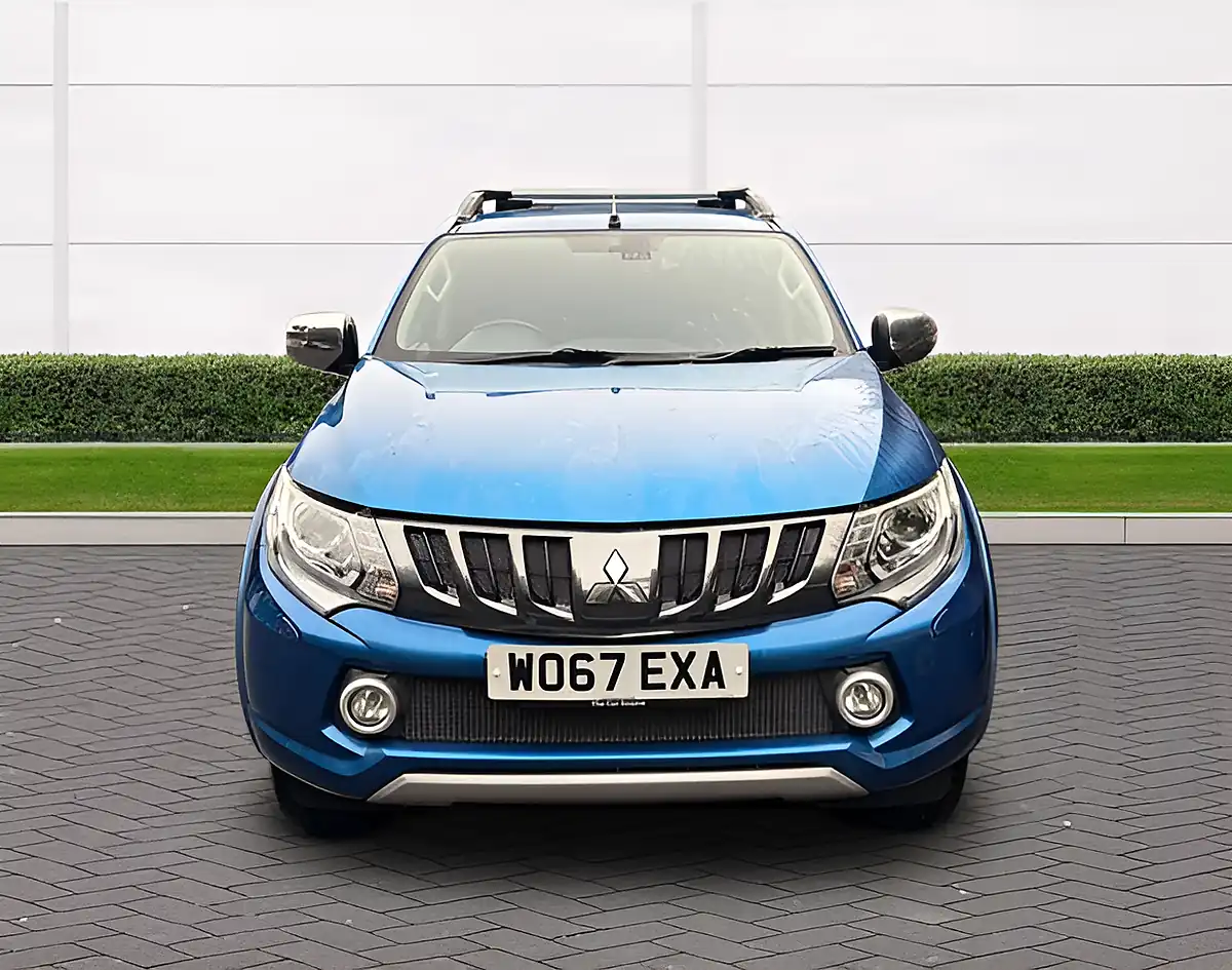 Used 2018 Mitsubishi L200 Barbarian Blue - Interior and Exterior details 2