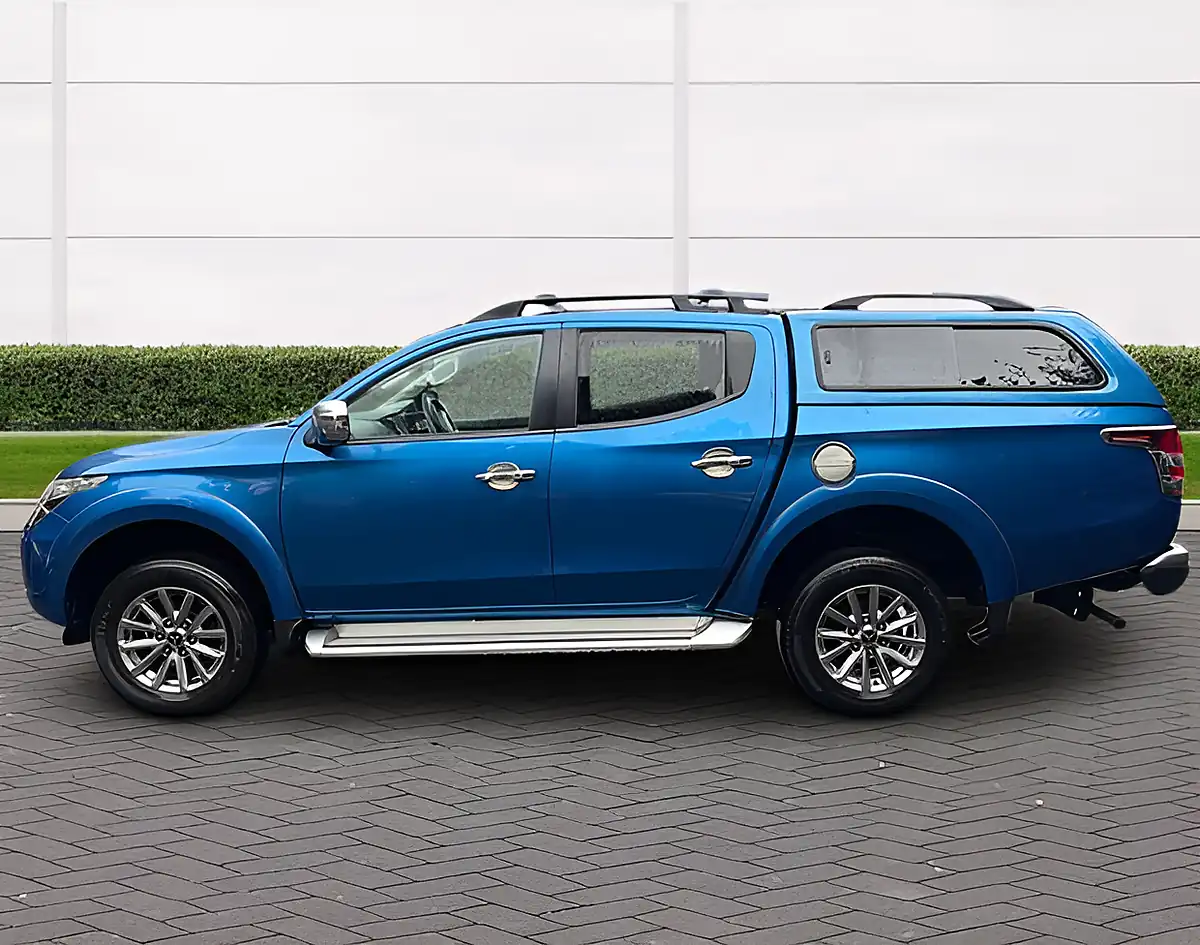 Used 2018 Mitsubishi L200 Barbarian Blue - Interior and Exterior details 4