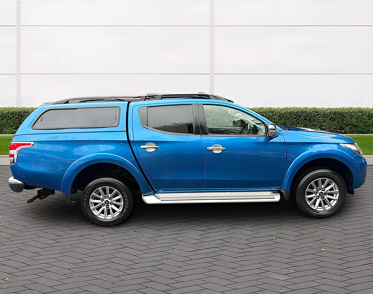 Used 2018 Mitsubishi L200 Barbarian Blue - Interior and Exterior details 8
