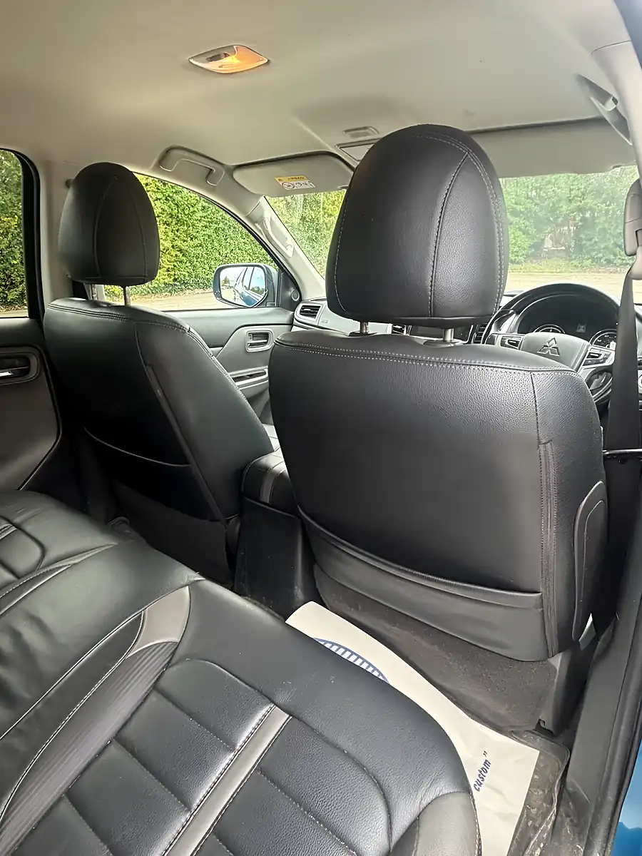 Used 2018 Mitsubishi L200 Barbarian Blue - Interior and Exterior details 12