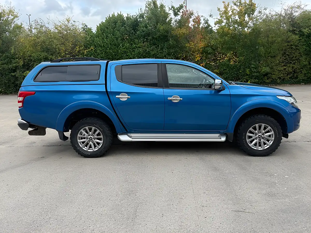 Used 2018 Mitsubishi L200 Barbarian Blue - Interior and Exterior details 5
