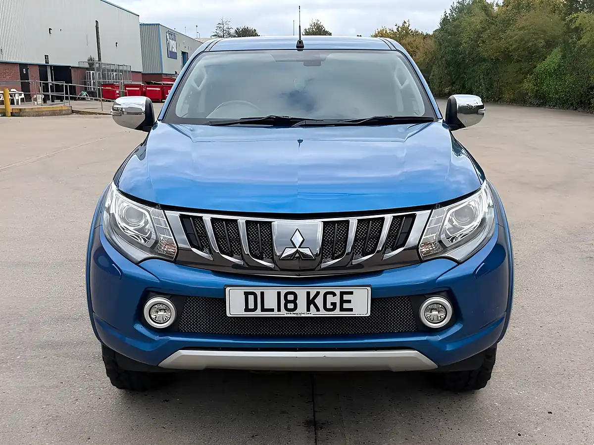 Used 2018 Mitsubishi L200 Barbarian Blue - Interior and Exterior details 7
