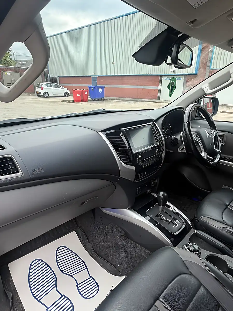 Used 2018 Mitsubishi L200 Barbarian Blue - Interior and Exterior details 9