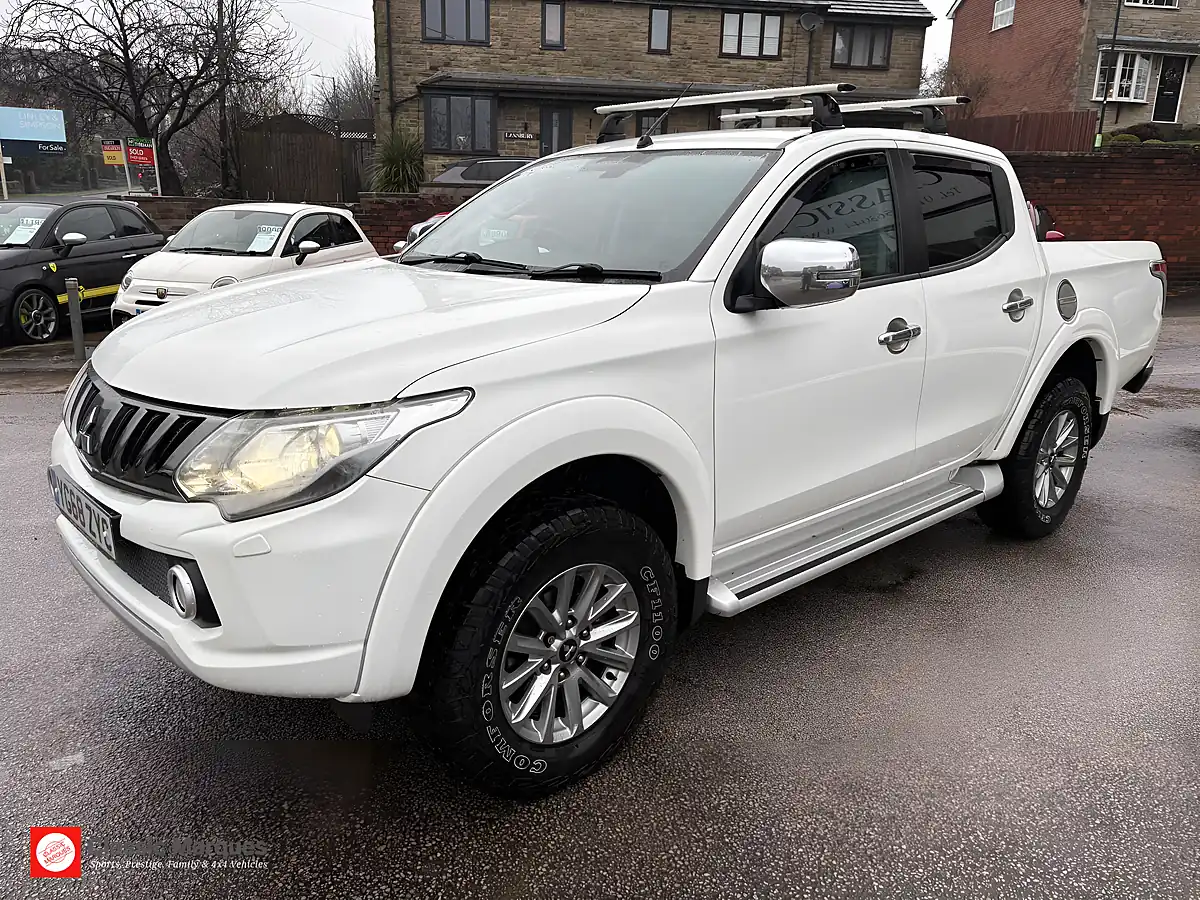 Used 2018 Mitsubishi L200 Barbarian Double Cab White - Interior and Exterior details 4
