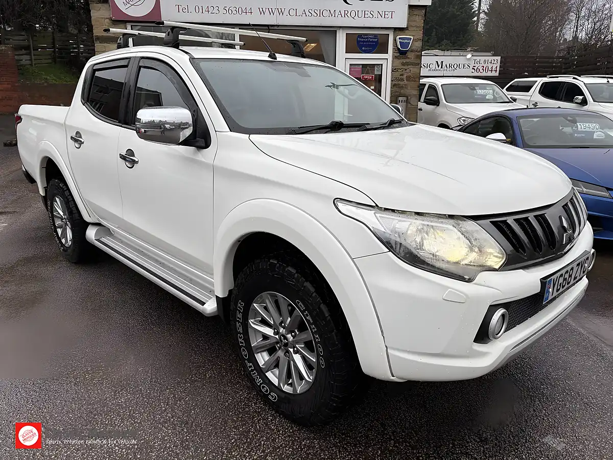 Used 2018 Mitsubishi L200 Barbarian Double Cab White - Interior and Exterior details 6