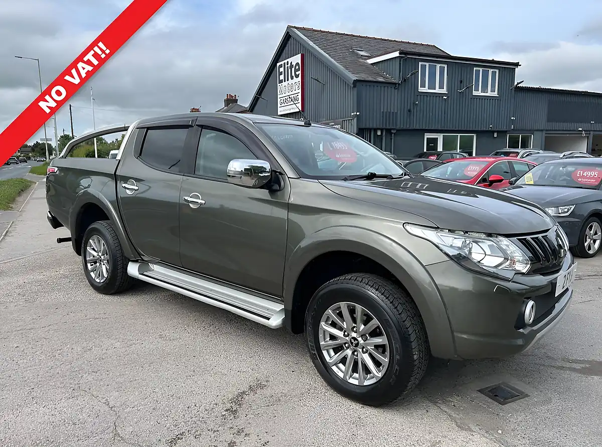 Used 2018 Mitsubishi L200 Barbarian Green - Front View