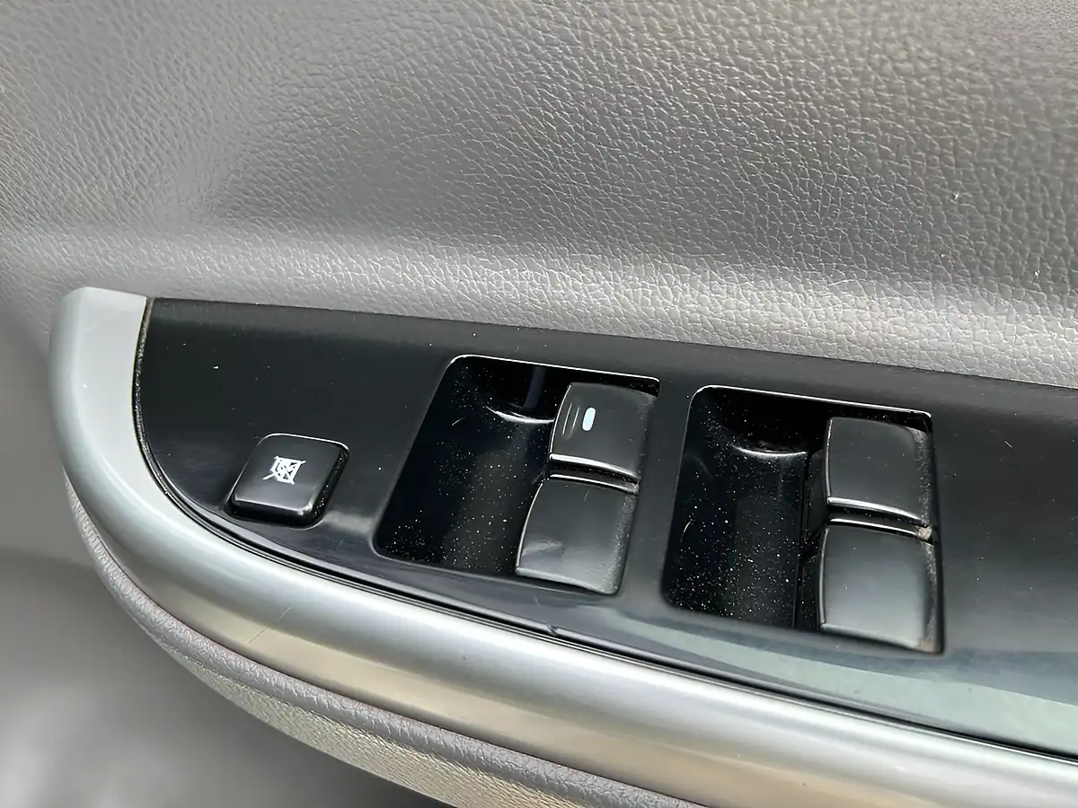 Used 2018 Mitsubishi L200 Barbarian Green - Interior and Exterior details 12