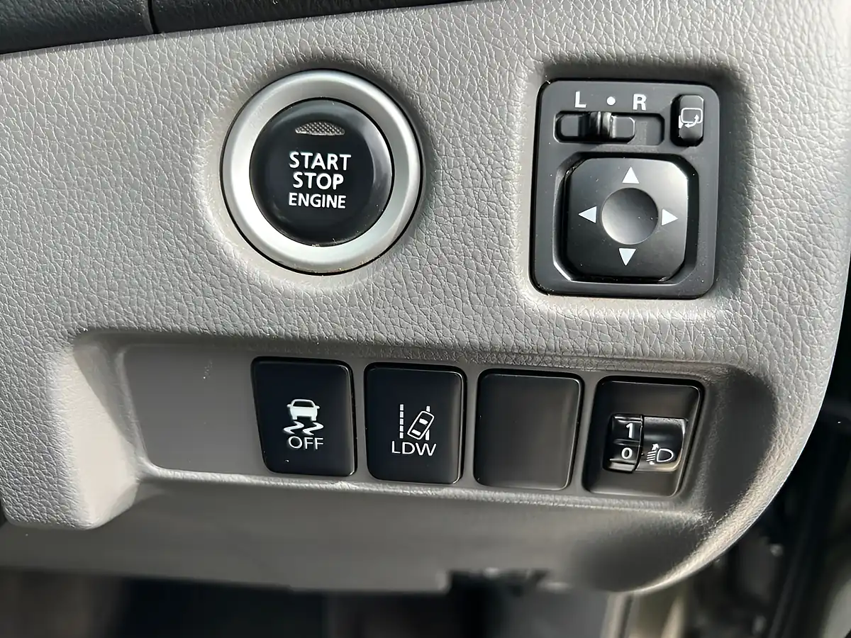 Used 2018 Mitsubishi L200 Barbarian Green - Interior and Exterior details 13