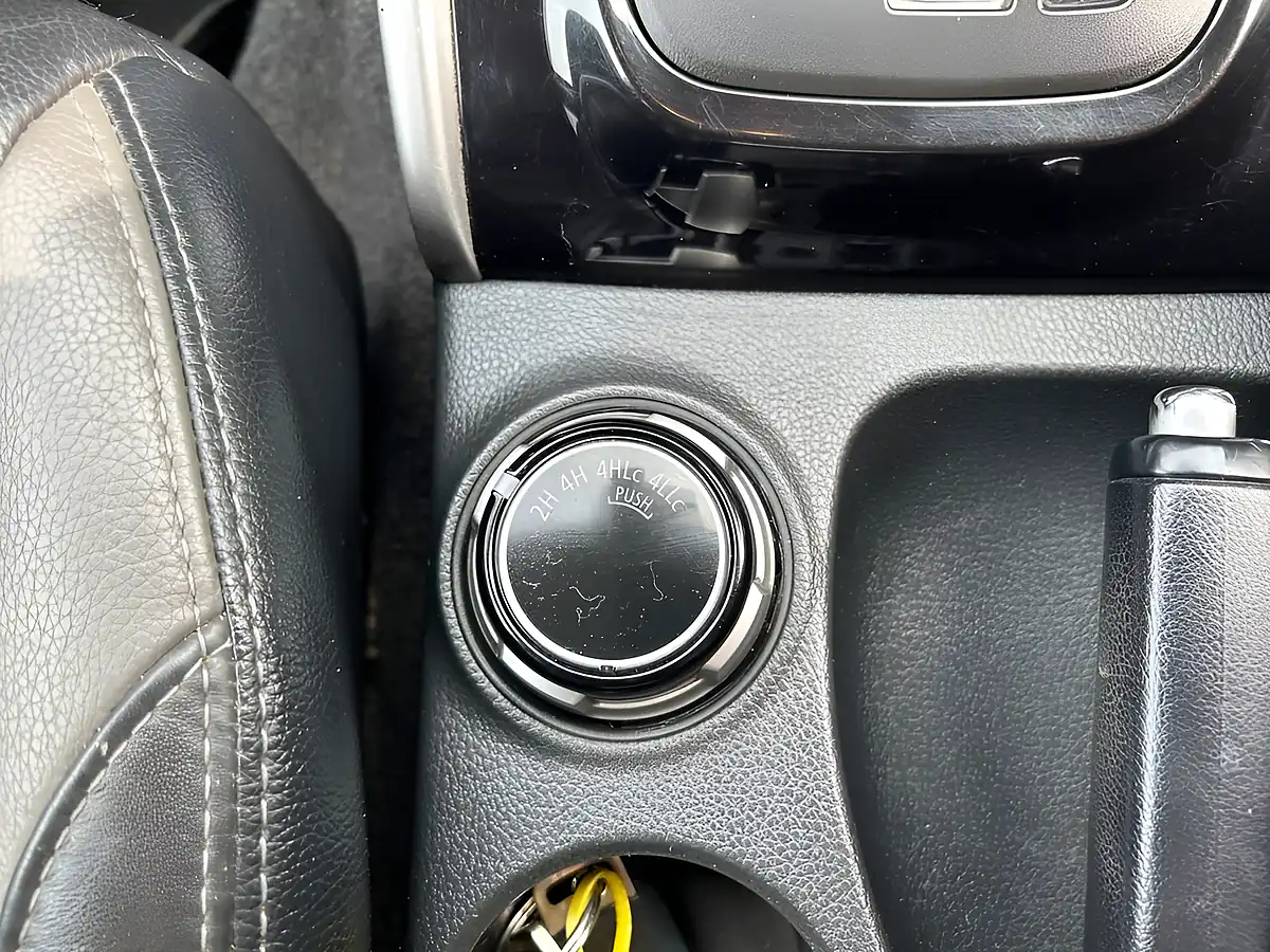 Used 2018 Mitsubishi L200 Barbarian Green - Interior and Exterior details 19