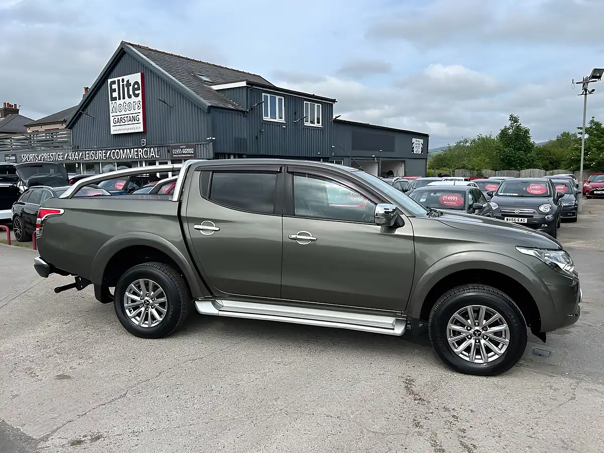 Used 2018 Mitsubishi L200 Barbarian Green - Interior and Exterior details 2