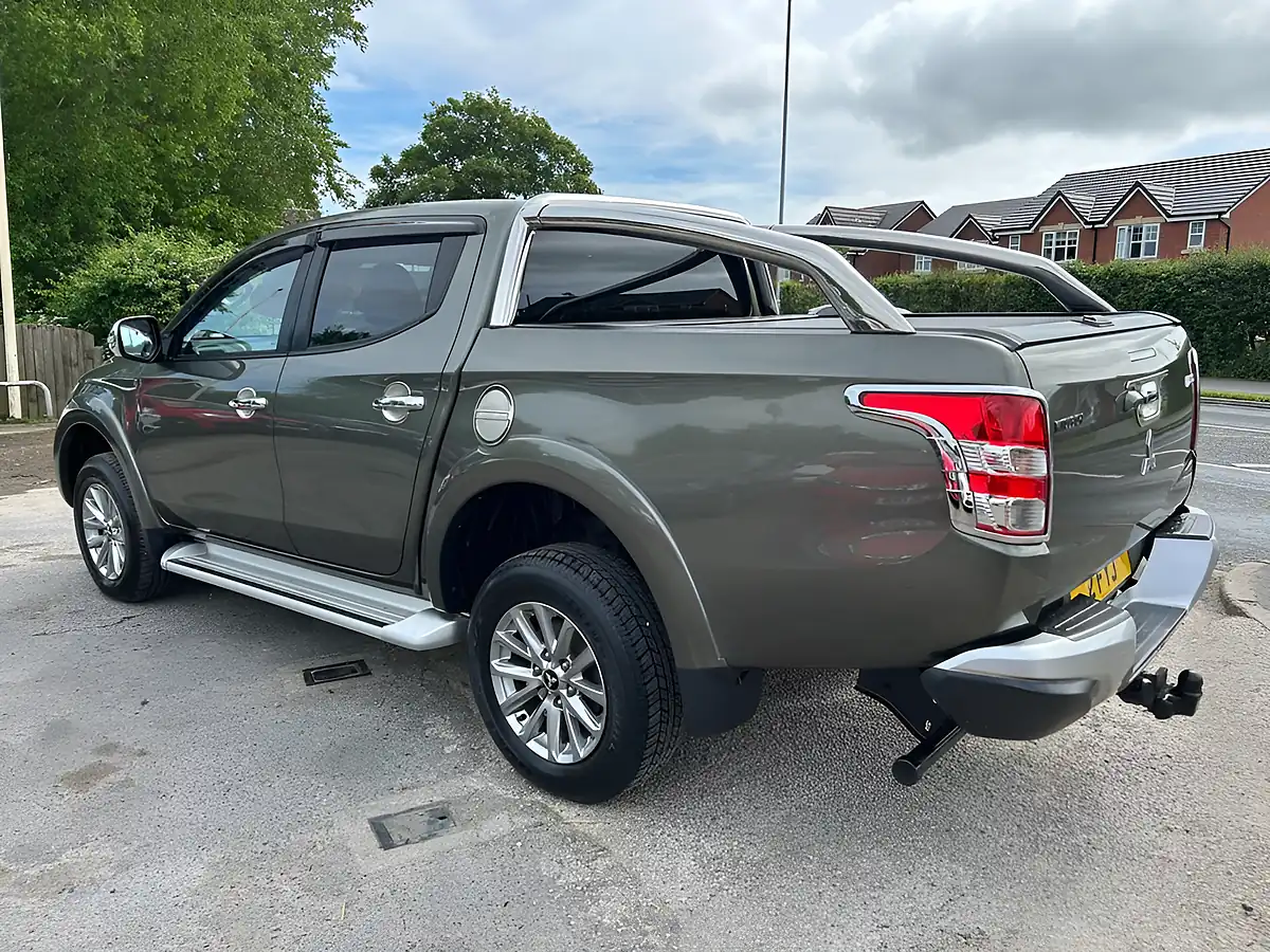 Used 2018 Mitsubishi L200 Barbarian Green - Interior and Exterior details 6
