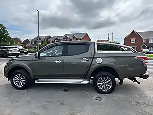 Used 2018 Mitsubishi L200 Barbarian Green - Interior and Exterior details 7