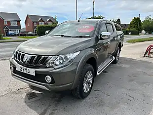 Used 2018 Mitsubishi L200 Barbarian Green - Interior and Exterior details 8