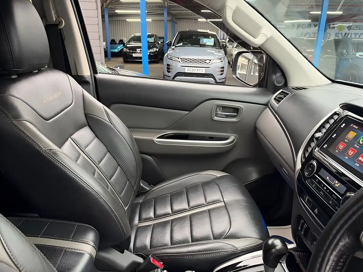 Used 2018 Mitsubishi L200 Barbarian Silver - Interior and Exterior details 15