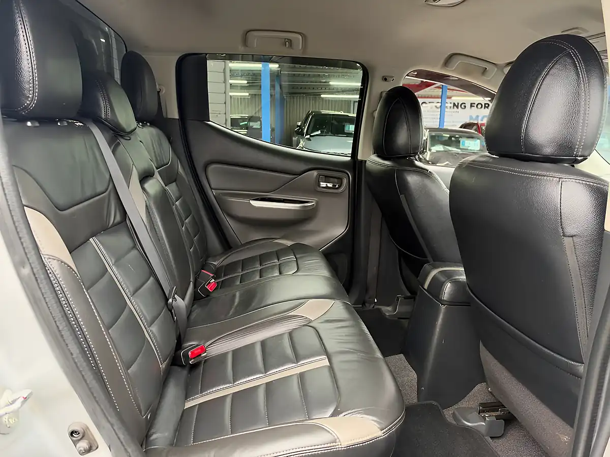 Used 2018 Mitsubishi L200 Barbarian Silver - Interior and Exterior details 17