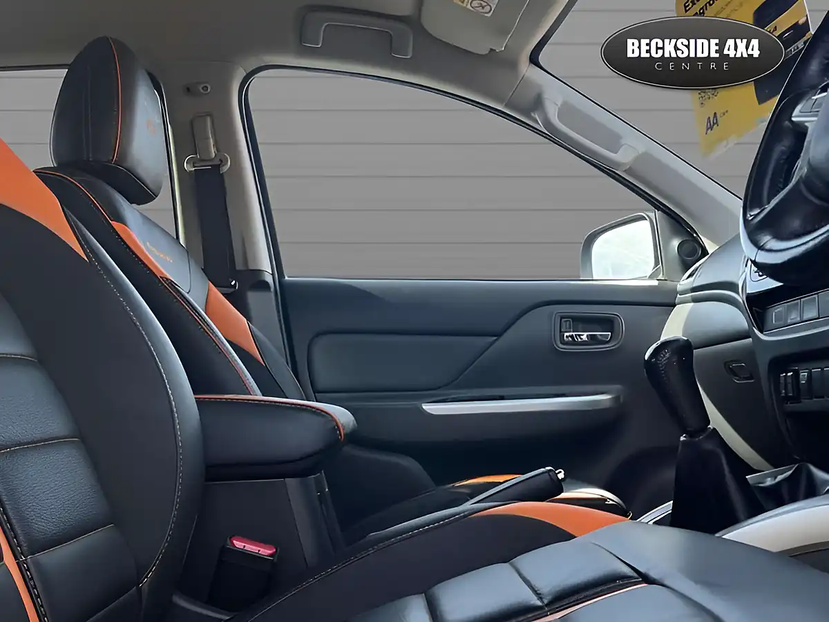 Used 2018 Mitsubishi L200 Barbarian Svp Ii Diamond Black - Interior and Exterior details 12