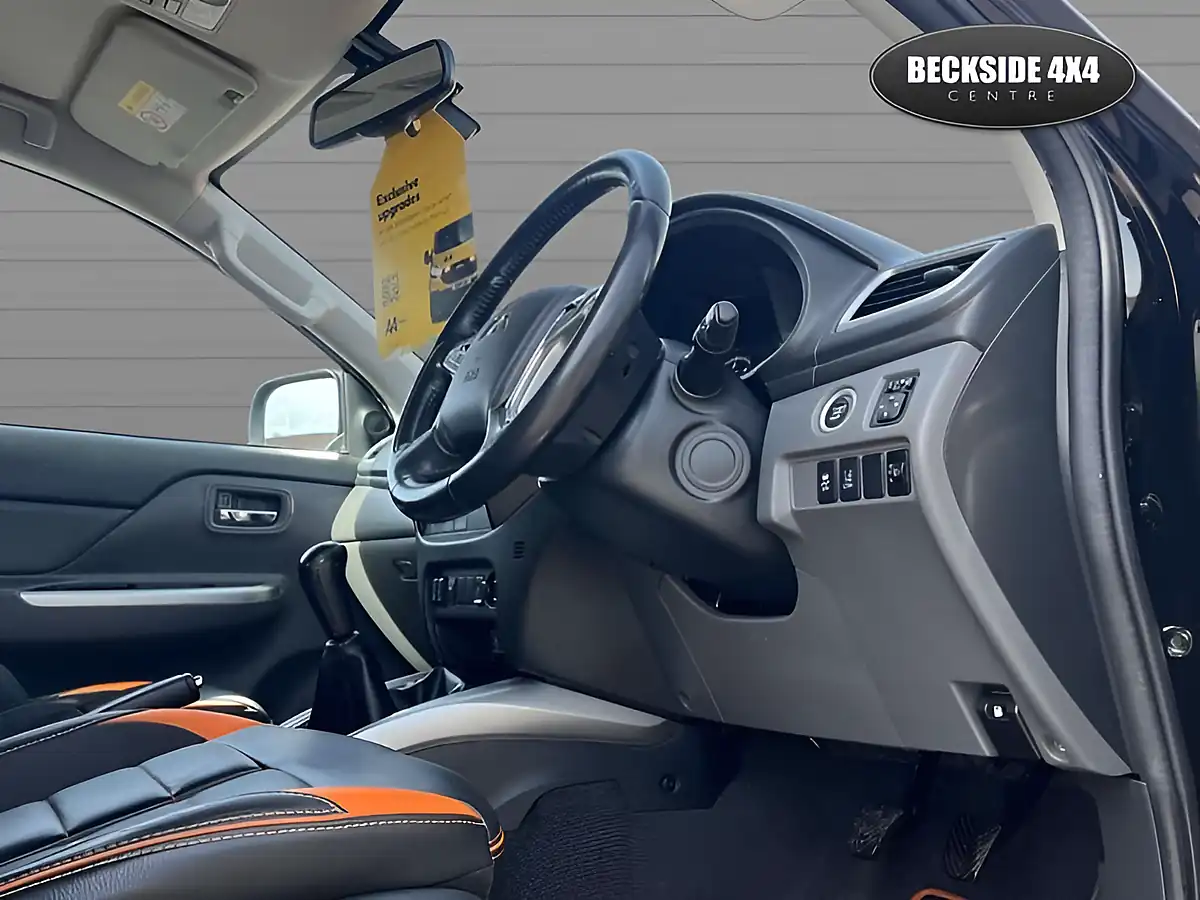 Used 2018 Mitsubishi L200 Barbarian Svp Ii Diamond Black - Interior and Exterior details 14