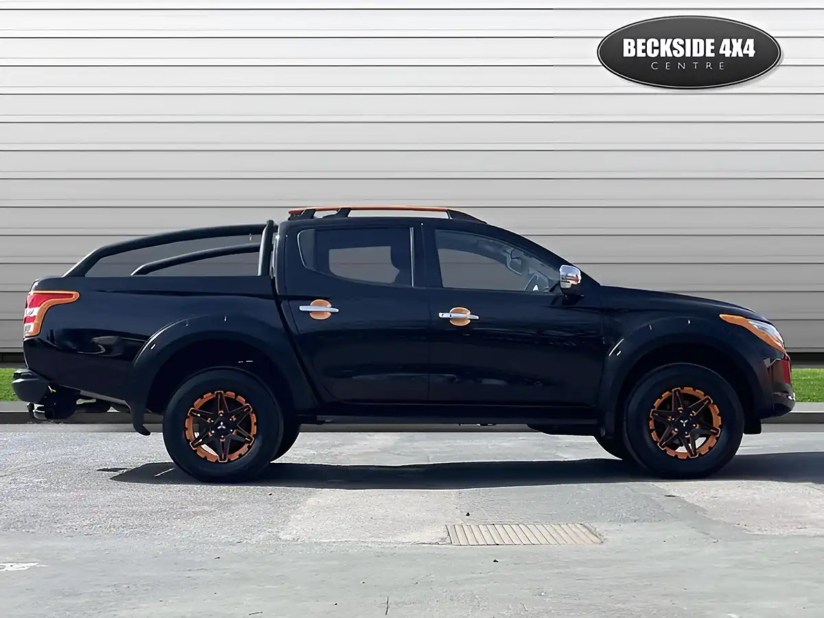 Used 2018 Mitsubishi L200 Barbarian Svp Ii Diamond Black - Interior and Exterior details 2