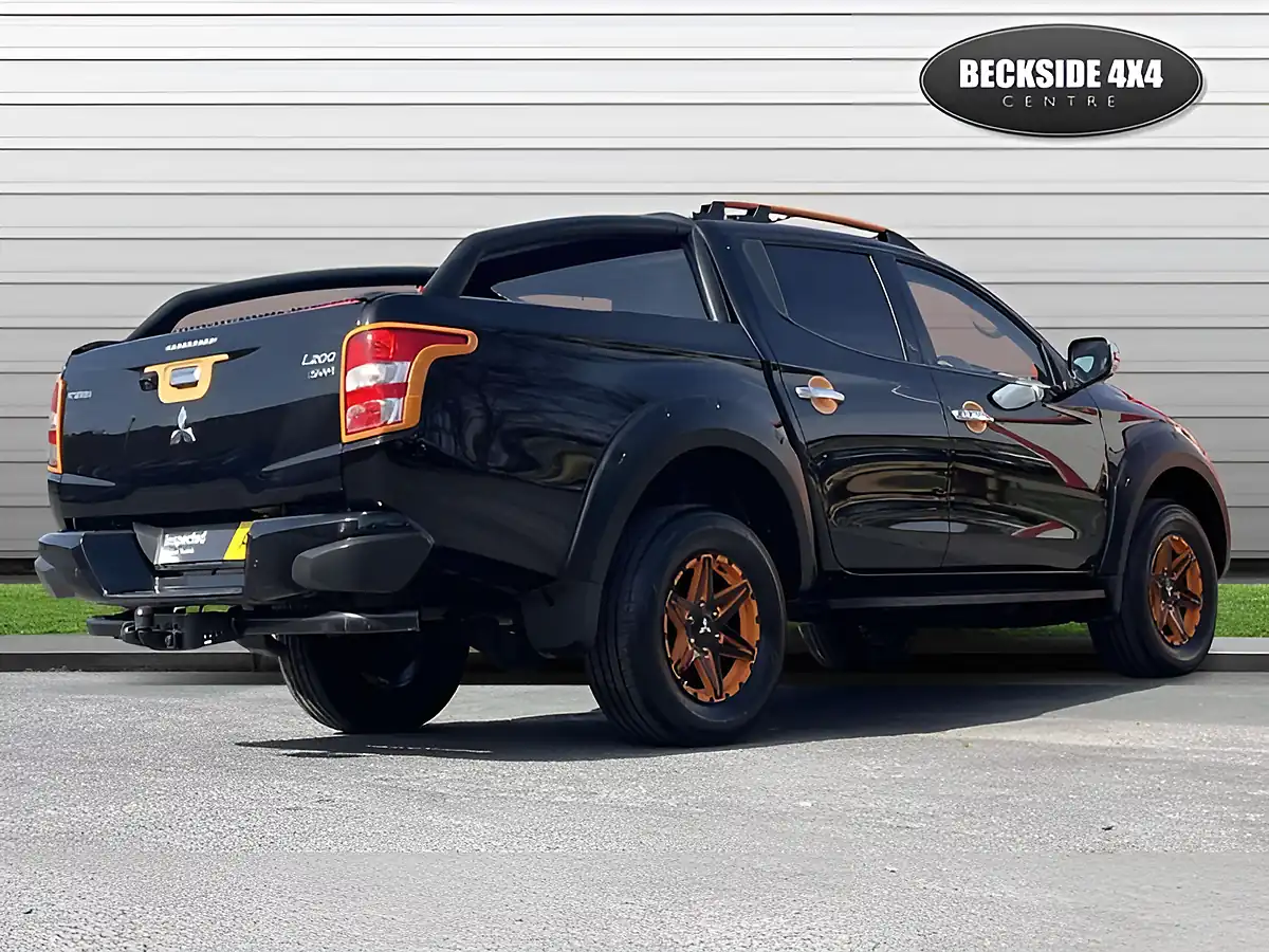 Used 2018 Mitsubishi L200 Barbarian Svp Ii Diamond Black - Interior and Exterior details 4