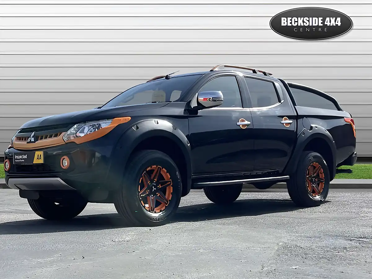 Used 2018 Mitsubishi L200 Barbarian Svp Ii Diamond Black - Interior and Exterior details 5