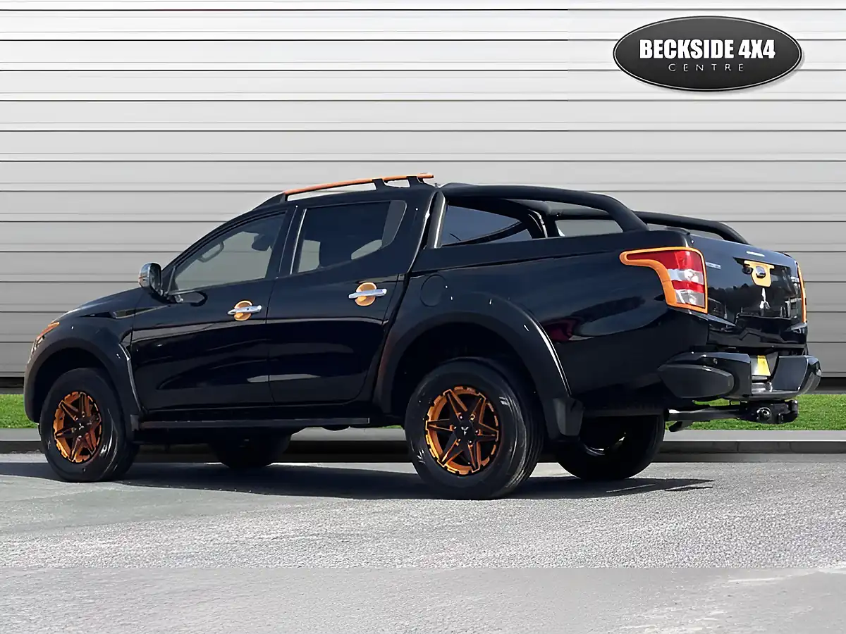 Used 2018 Mitsubishi L200 Barbarian Svp Ii Diamond Black - Interior and Exterior details 7