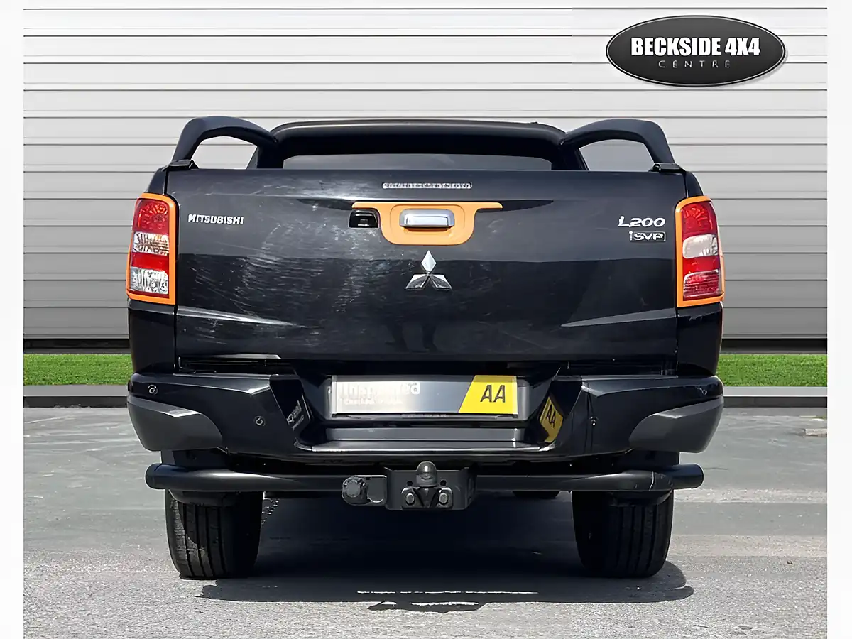 Used 2018 Mitsubishi L200 Barbarian Svp Ii Diamond Black - Interior and Exterior details 9