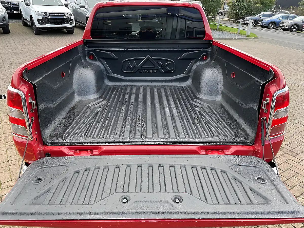 Used 2018 Mitsubishi L200 Dc Barbarian Red - Interior and Exterior details 10