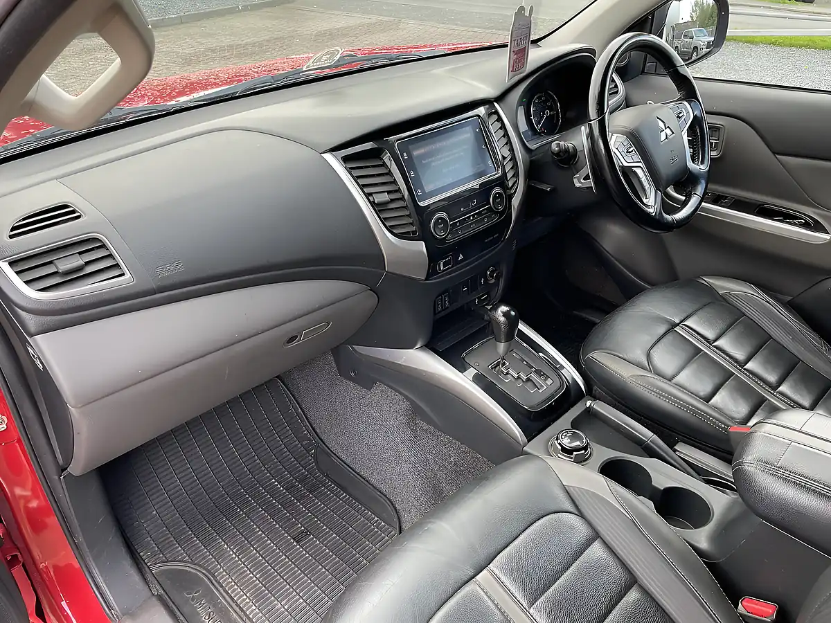 Used 2018 Mitsubishi L200 Dc Barbarian Red - Interior and Exterior details 13
