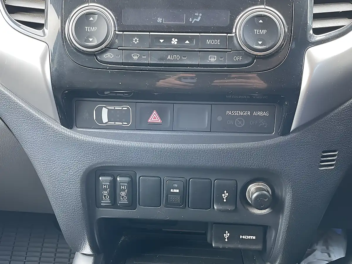 Used 2018 Mitsubishi L200 Dc Barbarian Red - Interior and Exterior details 17