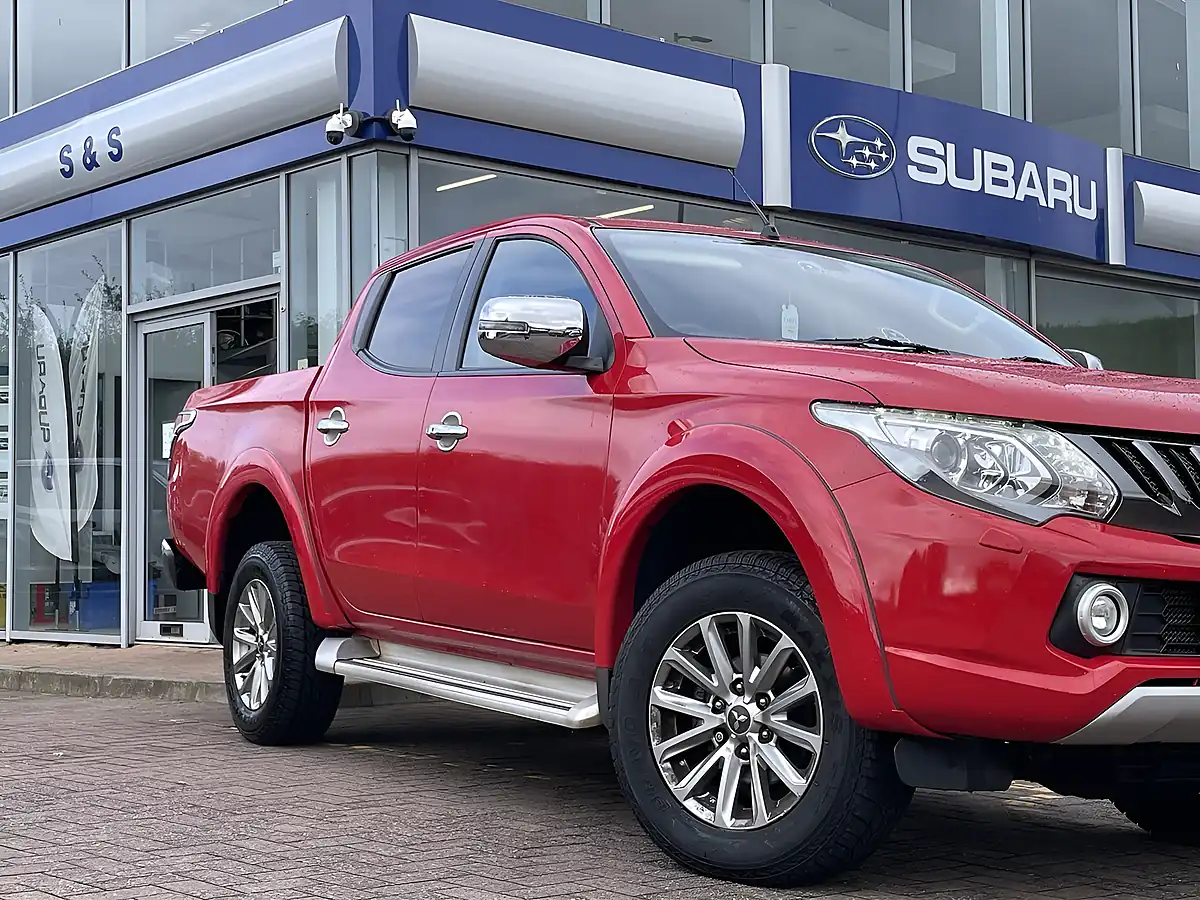 Used 2018 Mitsubishi L200 Dc Barbarian Red - Interior and Exterior details 2
