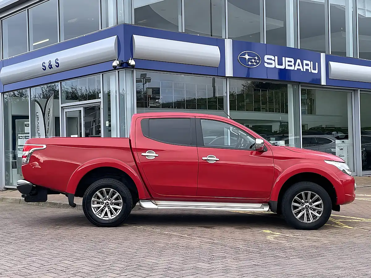 Used 2018 Mitsubishi L200 Dc Barbarian Red - Interior and Exterior details 3