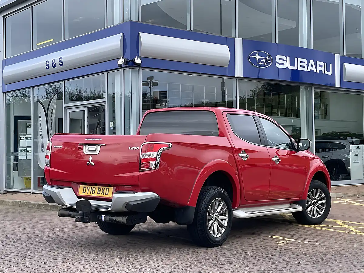 Used 2018 Mitsubishi L200 Dc Barbarian Red - Interior and Exterior details 4