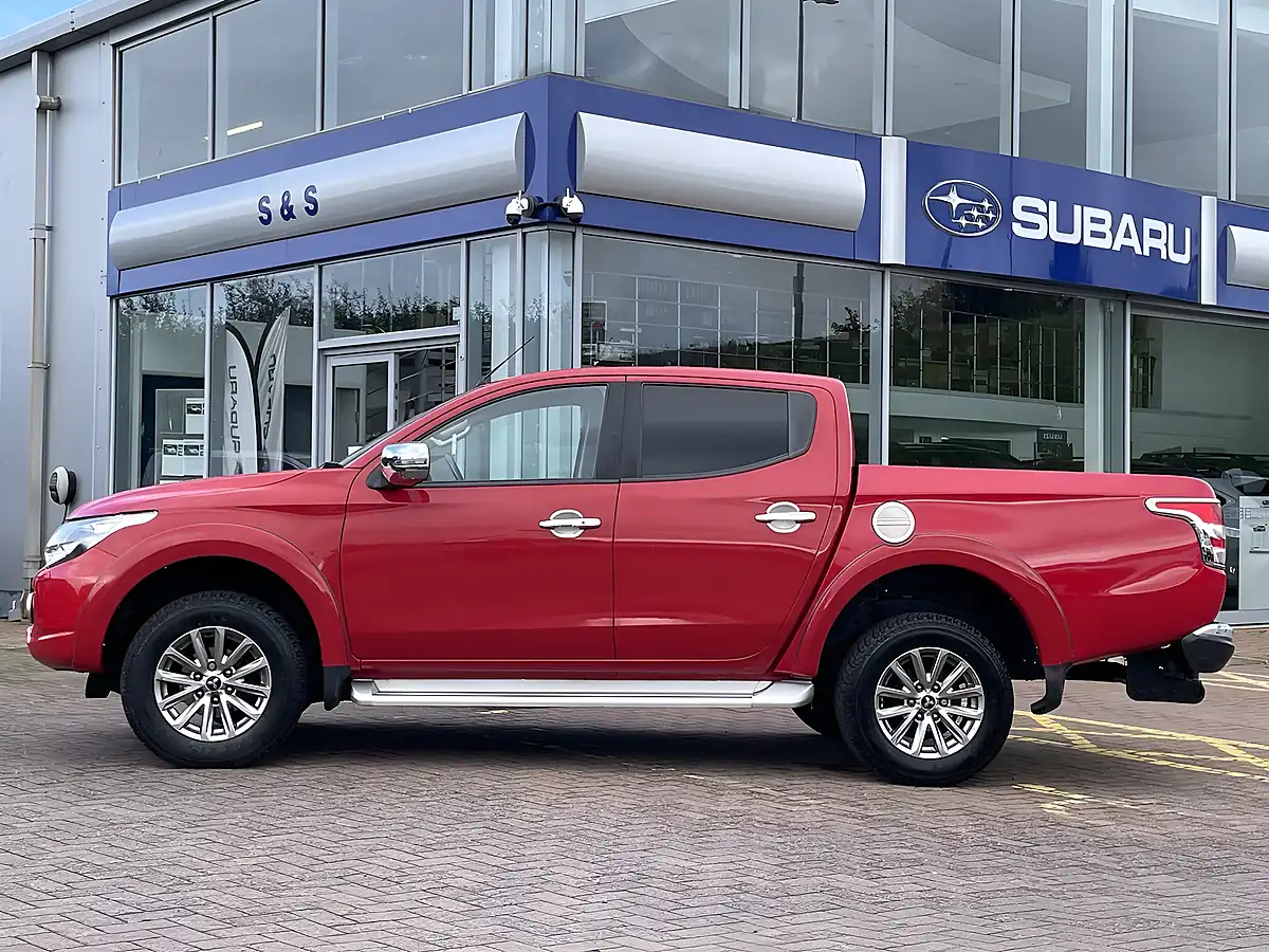 Used 2018 Mitsubishi L200 Dc Barbarian Red - Interior and Exterior details 7