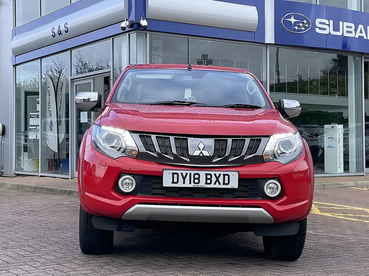 Used 2018 Mitsubishi L200 Dc Barbarian Red - Interior and Exterior details 9