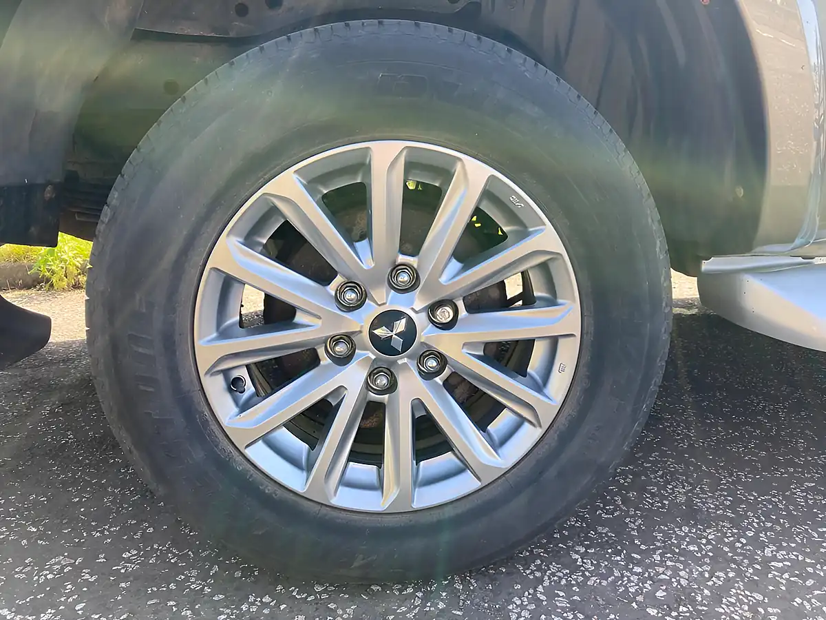 Used 2018 Mitsubishi L200 Dc Warrior Green - Interior and Exterior details 10